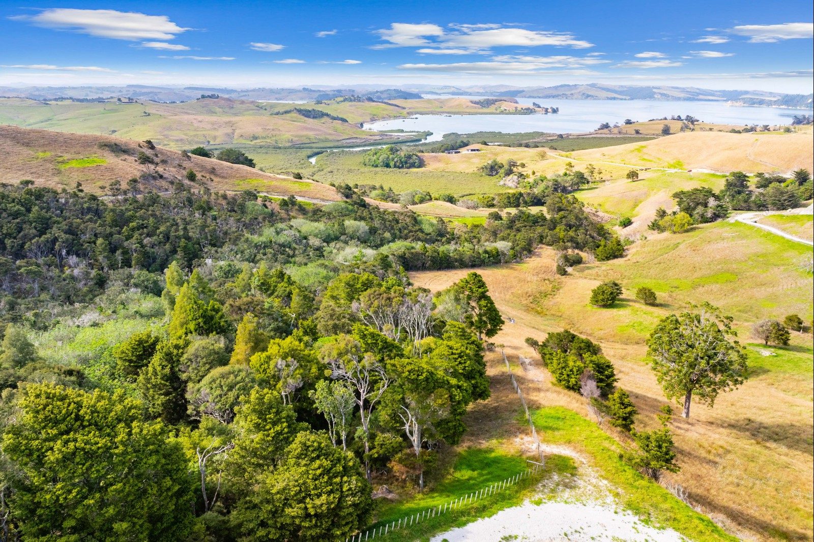 Kaipara gem - peace, privacy and views — slide 5