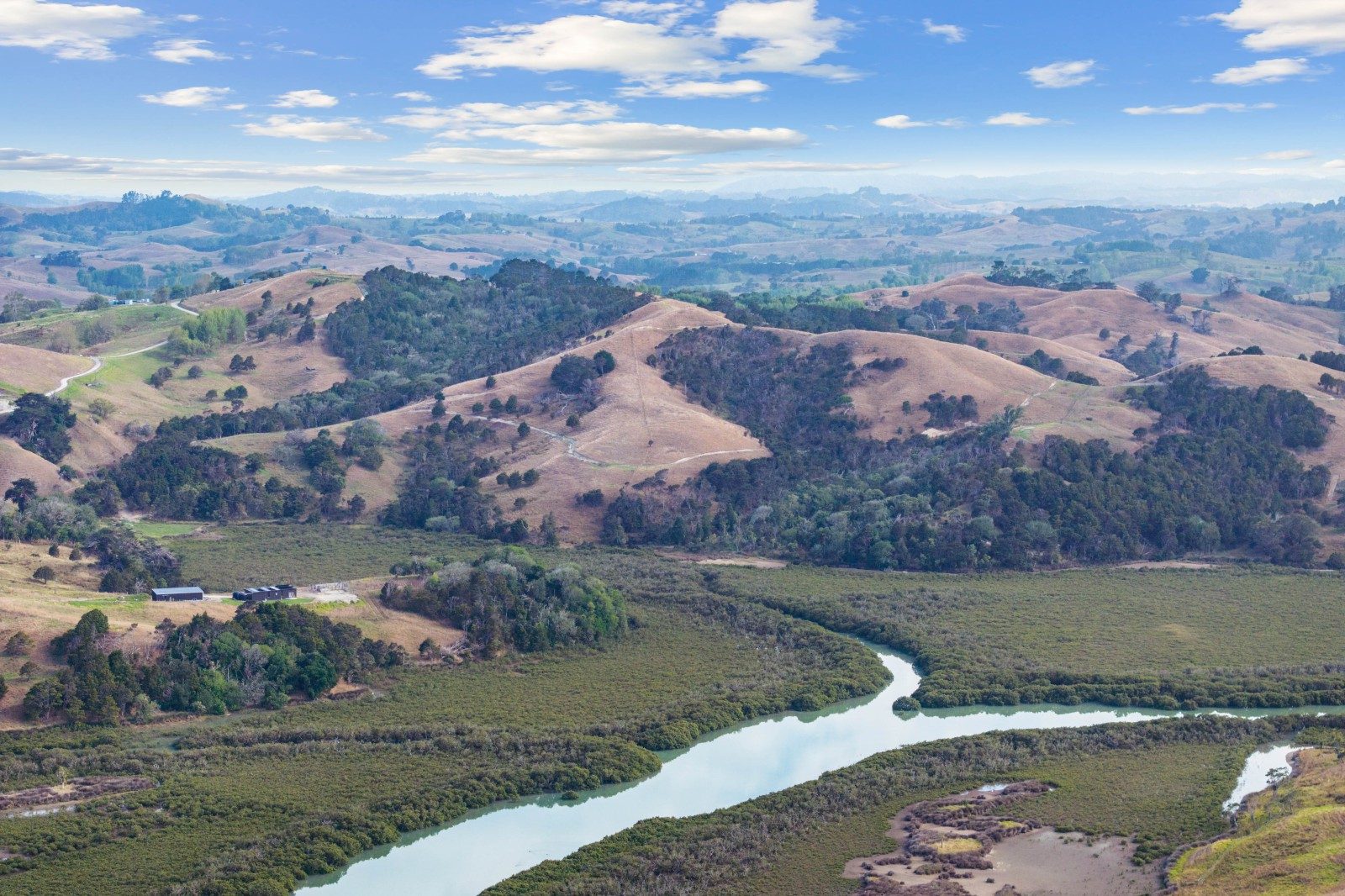 Kaipara gem - peace, privacy and views — slide 6