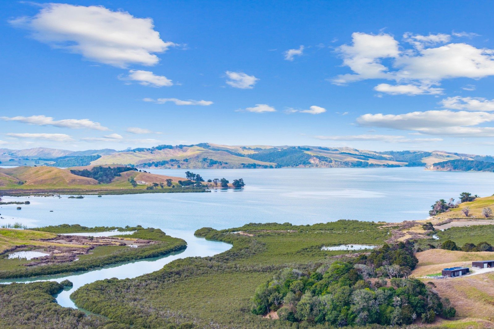 Kaipara gem - peace, privacy and views — slide 8