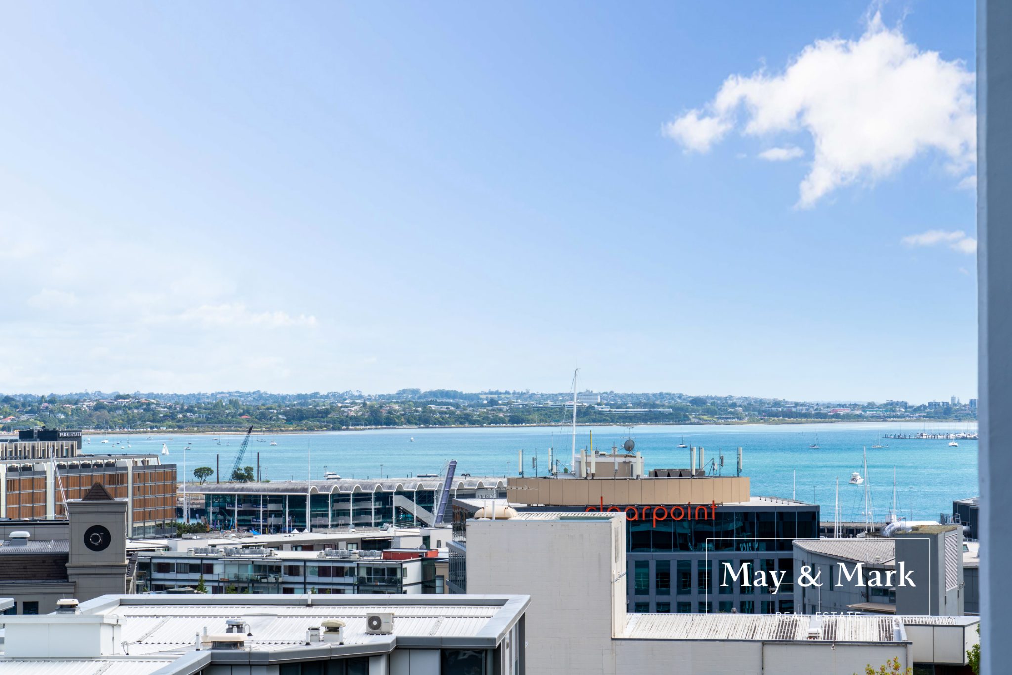 Freehold Apt with Carpark Near SkyCity — slide 2