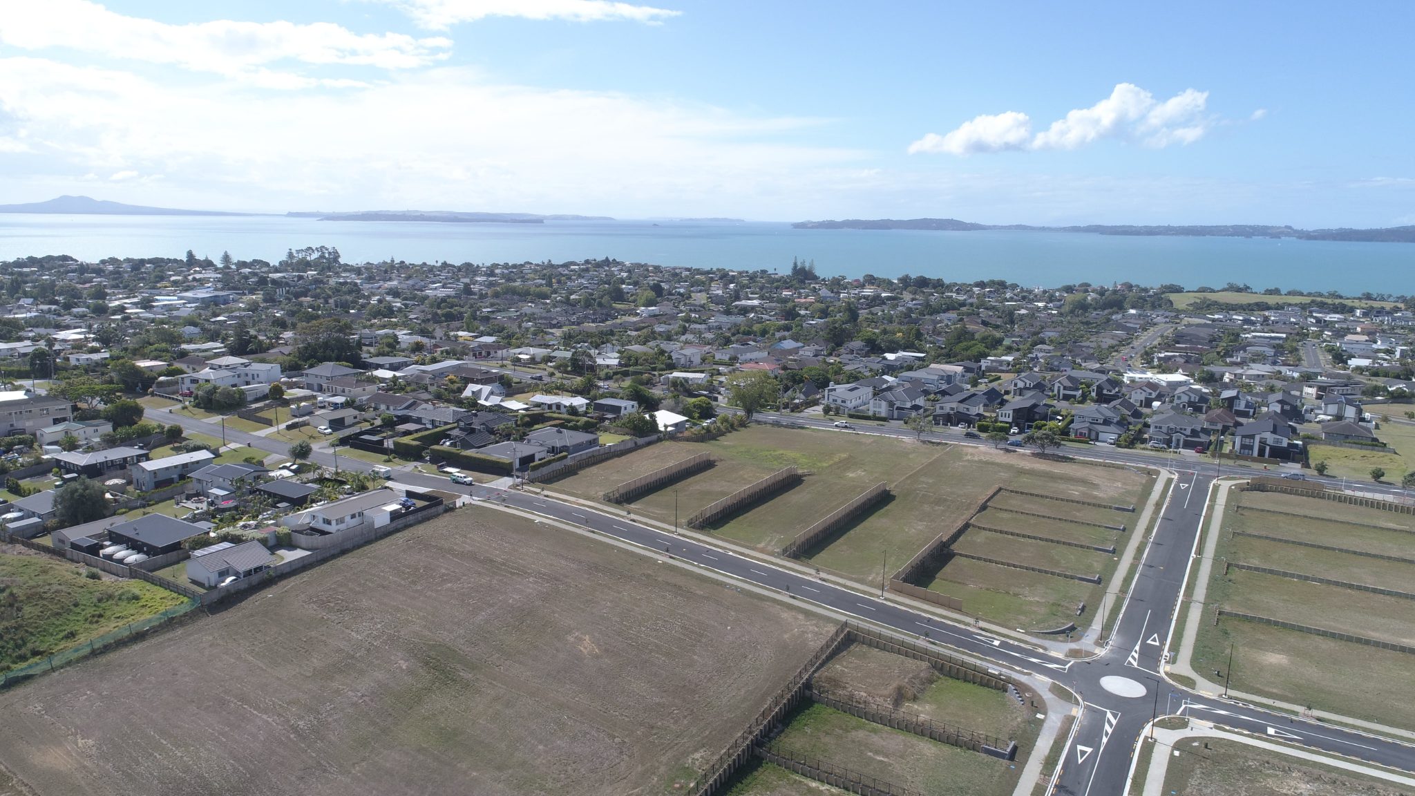Big Site, Big Views – Exclusive in Beachlands — slide 10