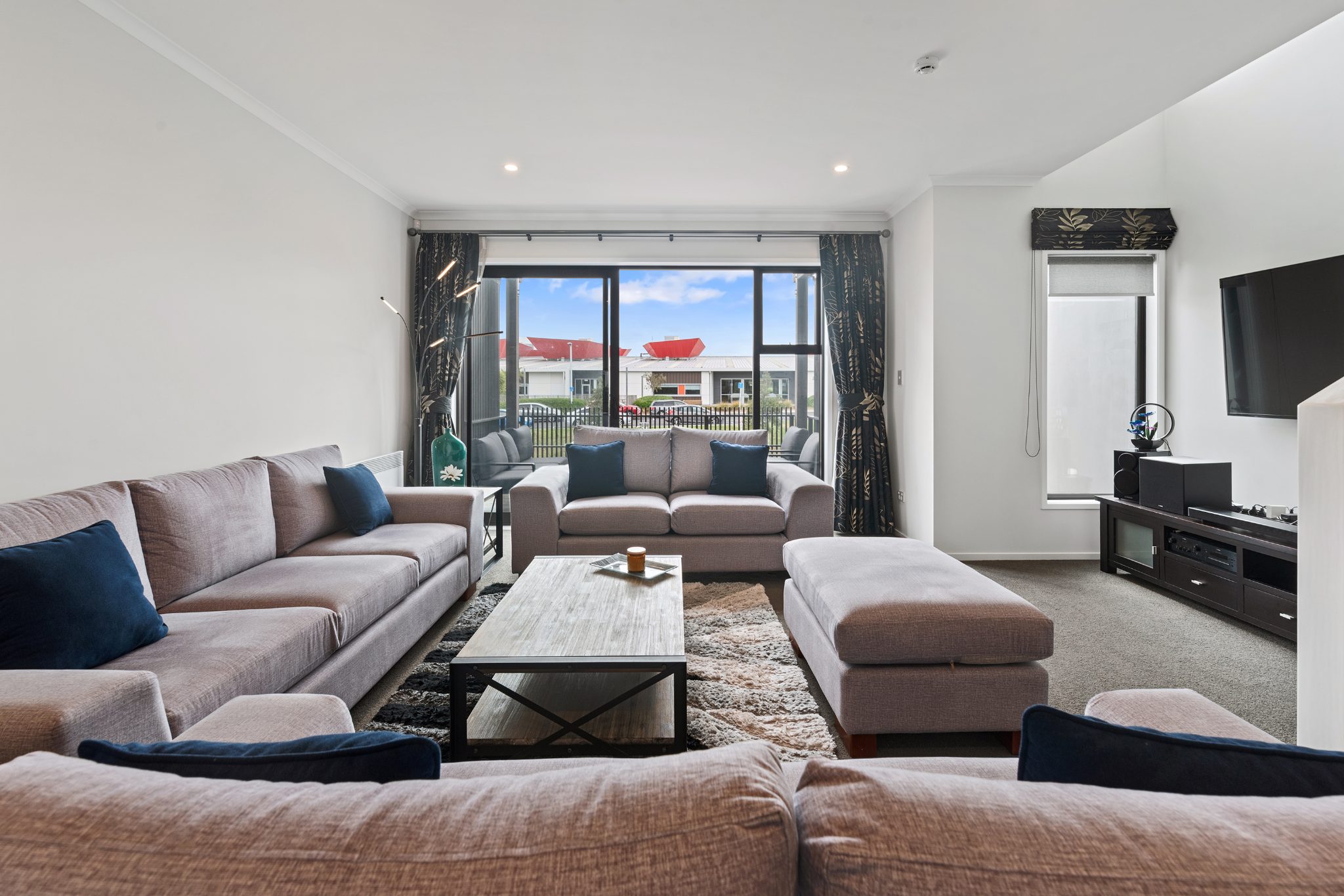 Affordable - 220sqm Home - Excellent Location !! — slide 2