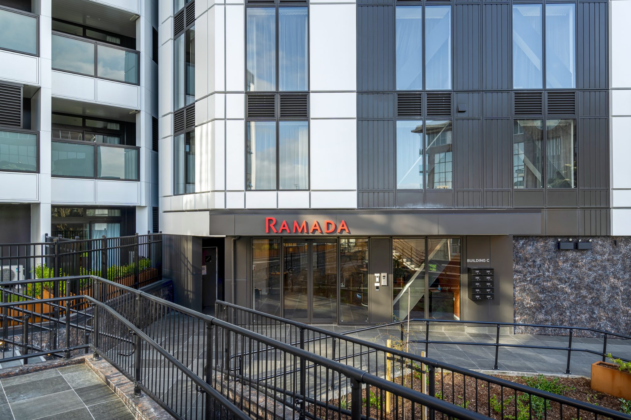 City Views & CBD Access - Newmarket 1-Bed — slide 4