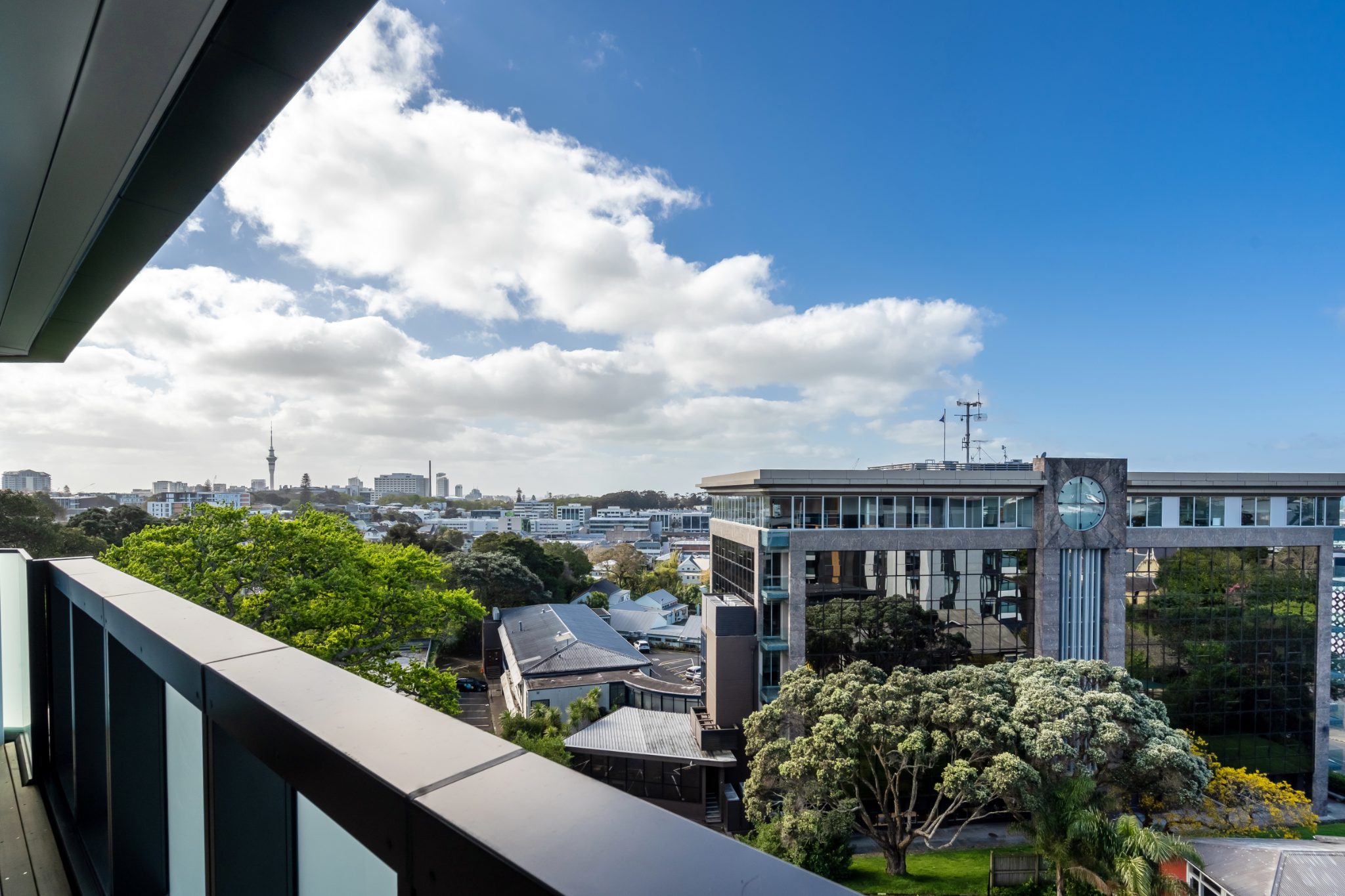City Views & CBD Access - Newmarket 1-Bed — slide 12