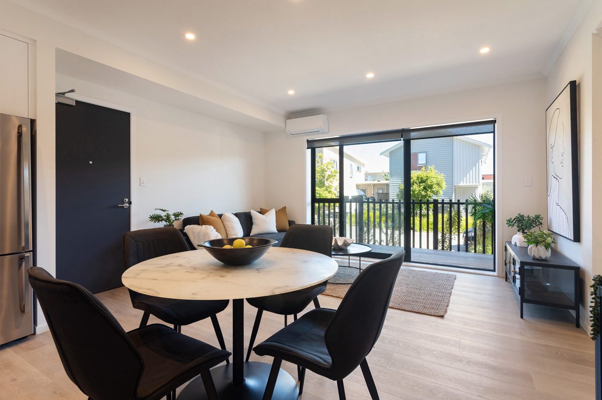Fantastic Ground Floor Apartment with Carpark — slide 1