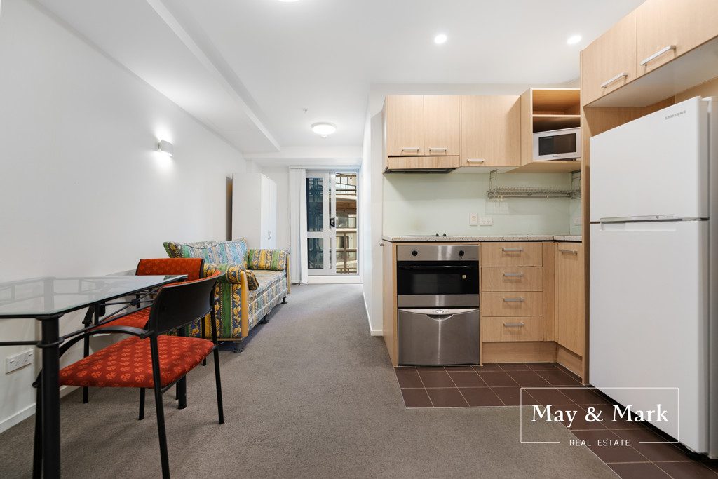 Urgent Sale Near SkyTower — slide 1