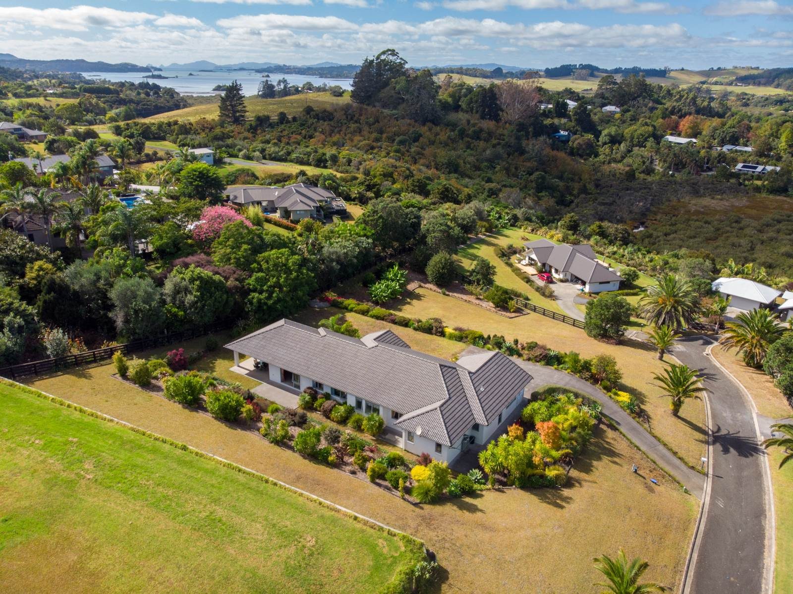 Beautiful Riverview Home - Priced to Sell — slide 2