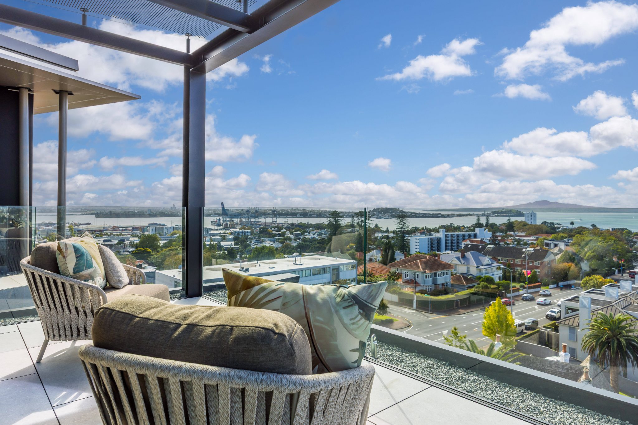 Perfectly Positioned Parnell Penthouse — slide 2