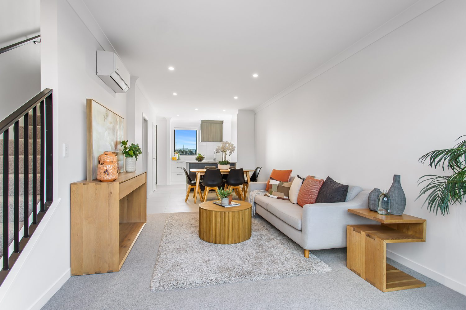 Modern 2 Bedroom Terrace in Park Green — slide 1