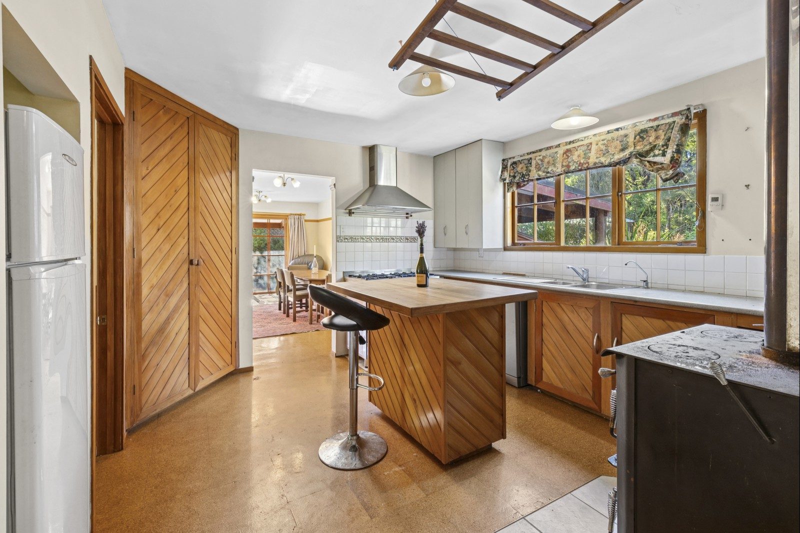 Expansive lake chalet — slide 2