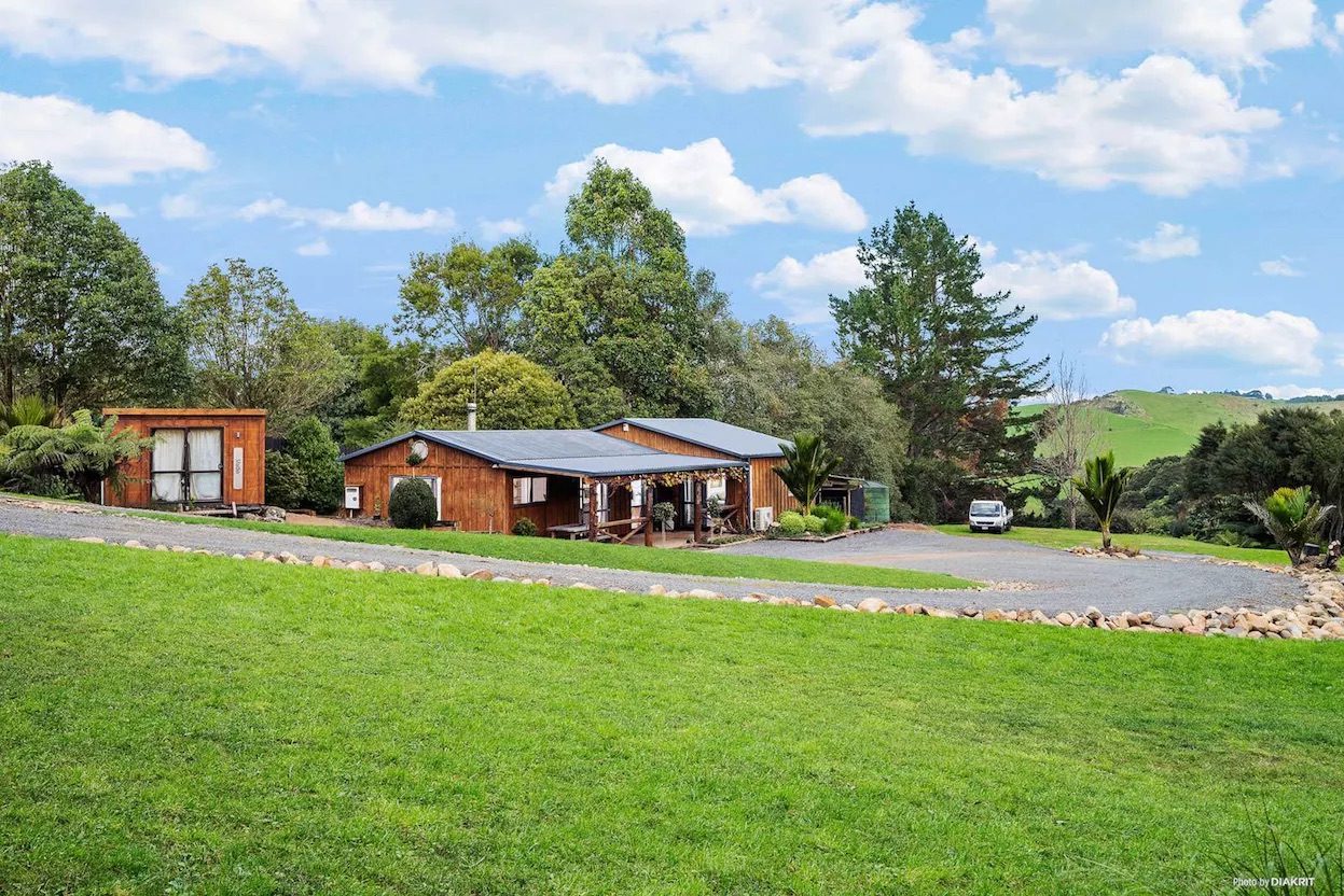 Rustic Rural Charm on Lifestyle Land! — slide 1