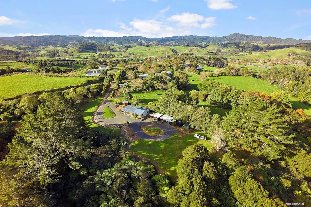 Rustic Rural Charm on Lifestyle Land! — slide 3