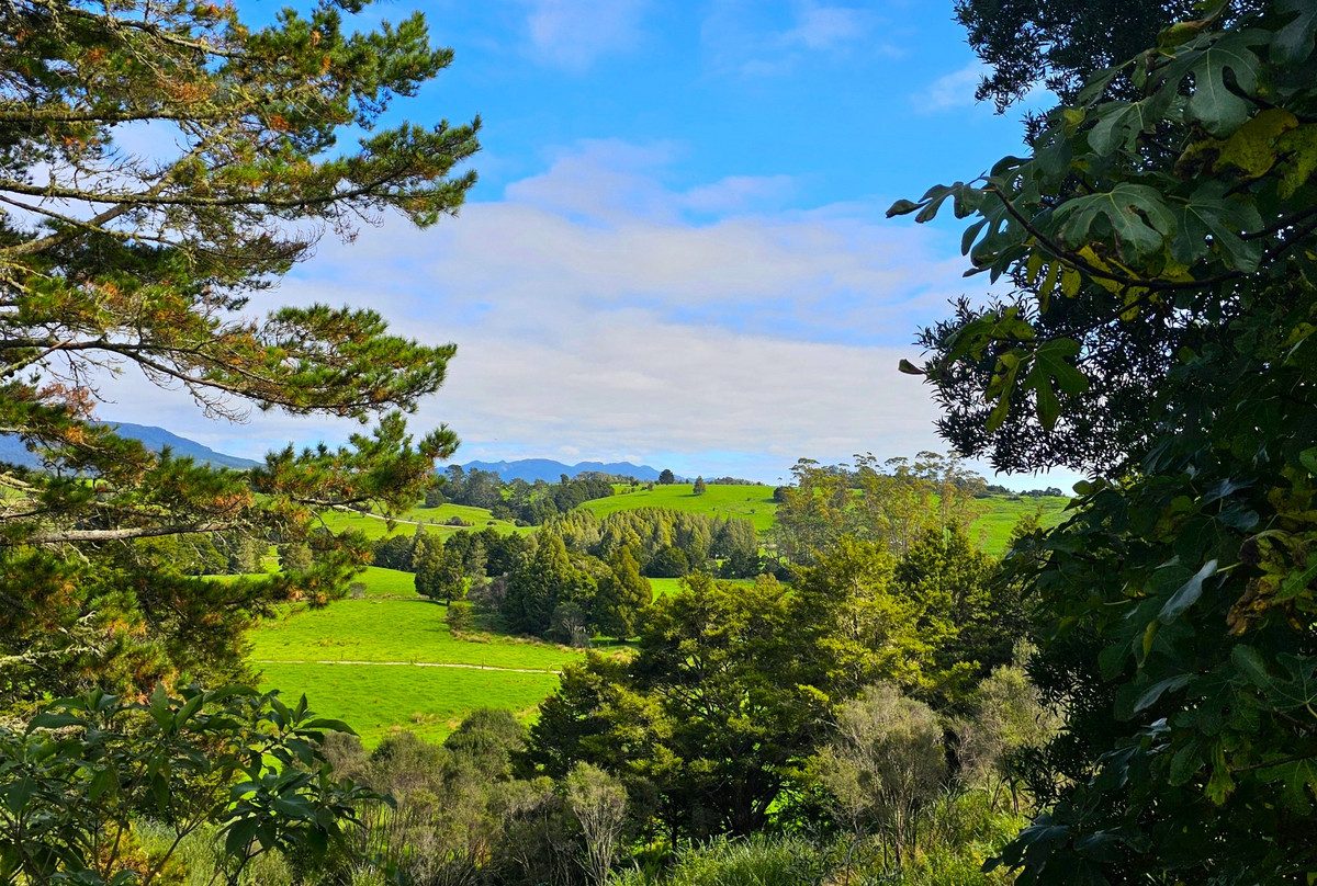 Rural Retreat with Stunning Views — slide 2