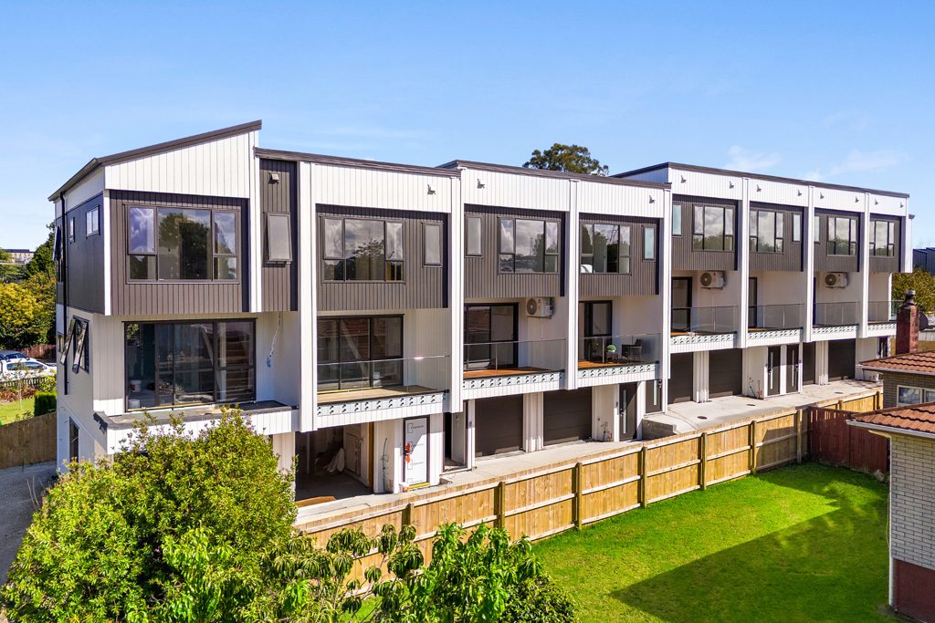 Space, Style & Sylvia Park! 3 Beds Mt Wellington — slide 30