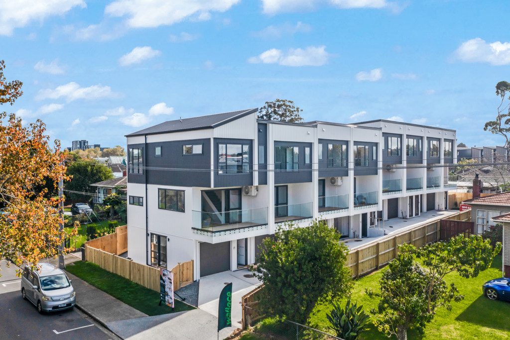 Space, Style & Sylvia Park! 3 Beds Mt Wellington — slide 1