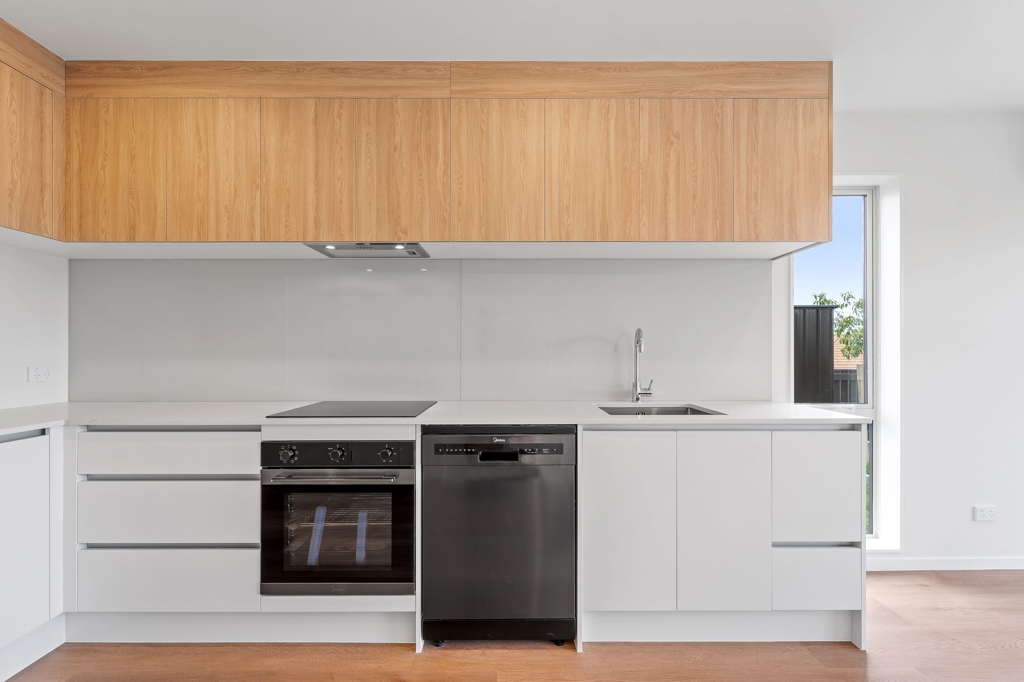 Move-In-Ready 3 Beds in Glen Eden — slide 2