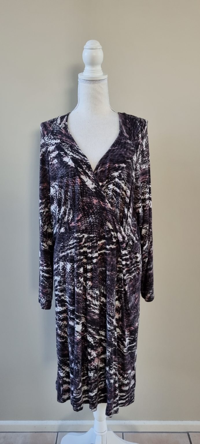 Virtu Dress Size 18