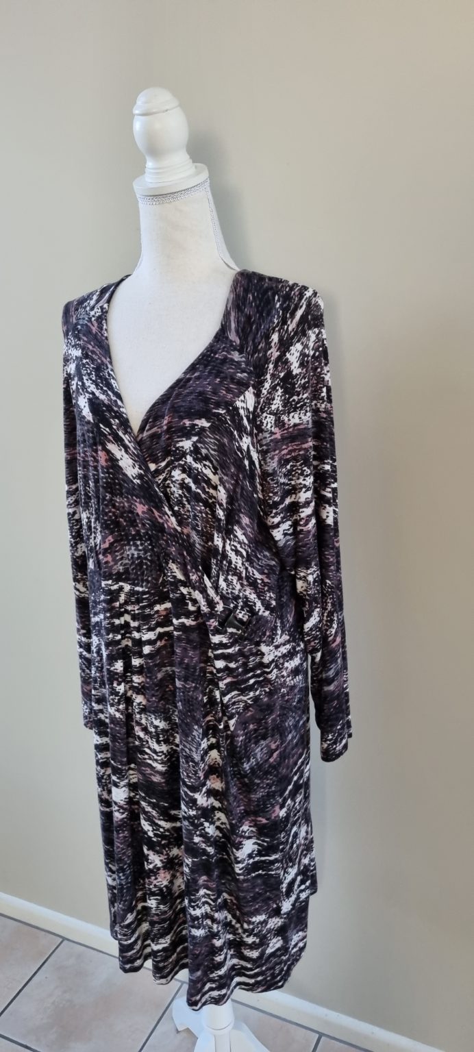Virtu Dress Size 18, image 2