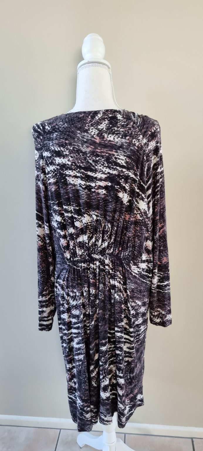 Virtu Dress Size 18, image 3