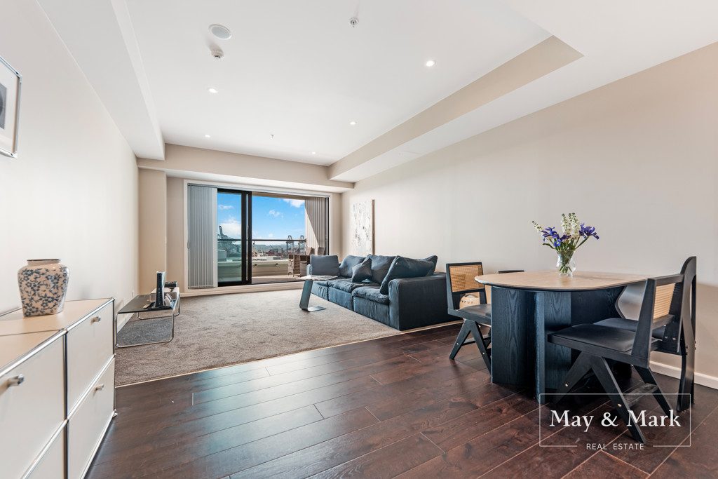 Luxury Gem with Fantastic Sea Views — slide 2