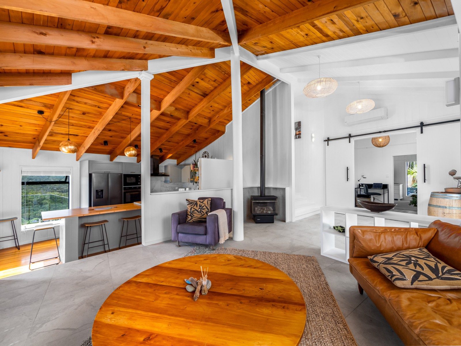 Stunning Coastal Retreat — slide 1