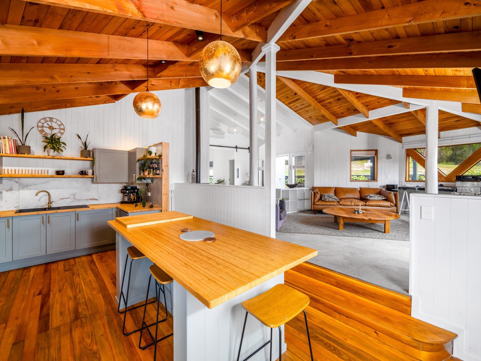 Stunning Coastal Retreat — slide 7