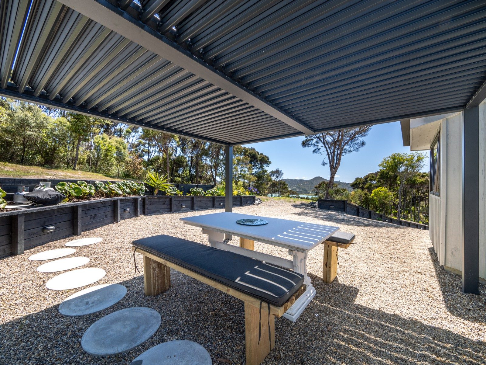 Stunning Coastal Retreat — slide 10