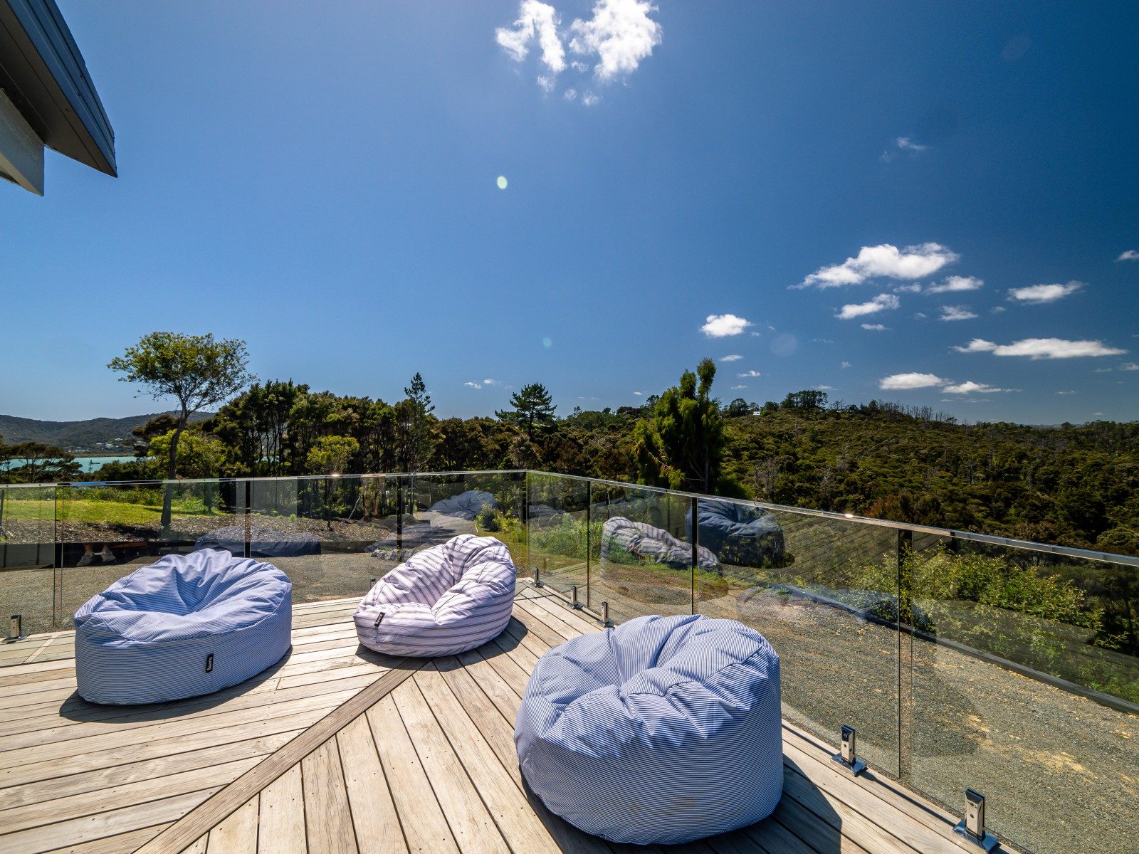 Stunning Coastal Retreat — slide 13