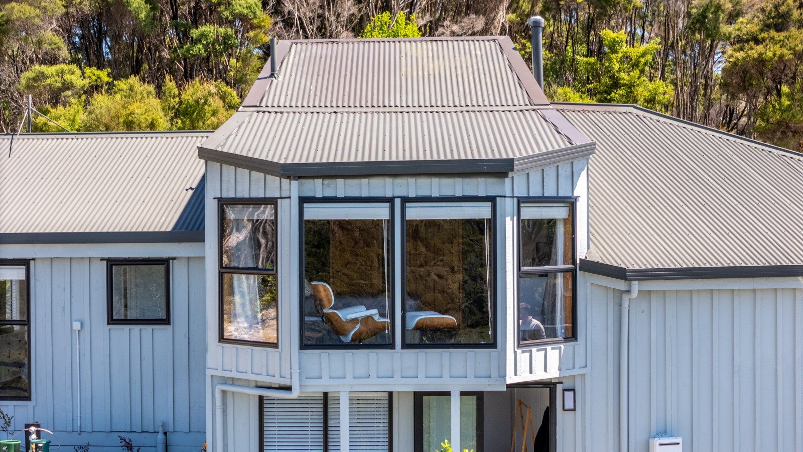 Stunning Coastal Retreat — slide 14
