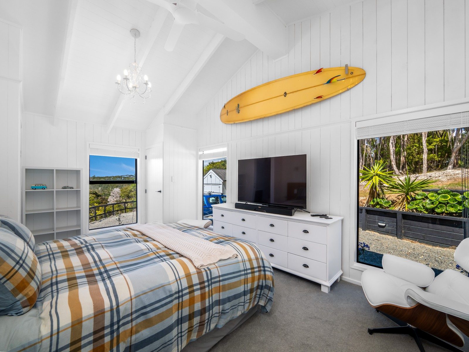Stunning Coastal Retreat — slide 20