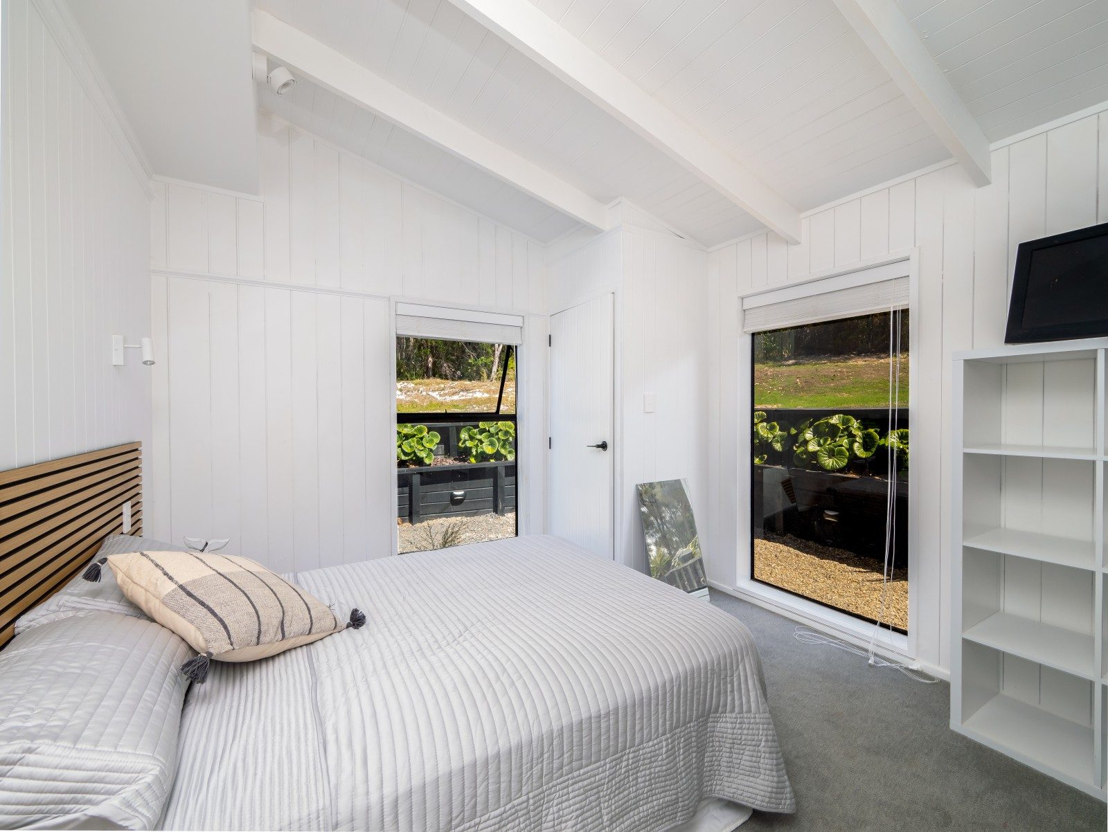 Stunning Coastal Retreat — slide 21