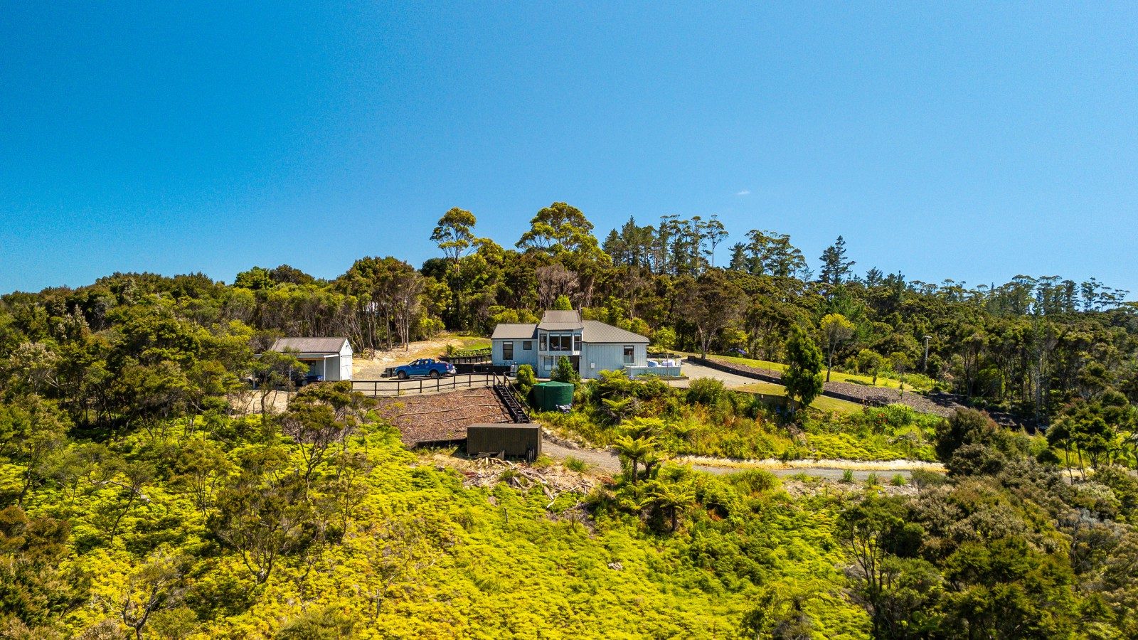 Stunning Coastal Retreat — slide 25