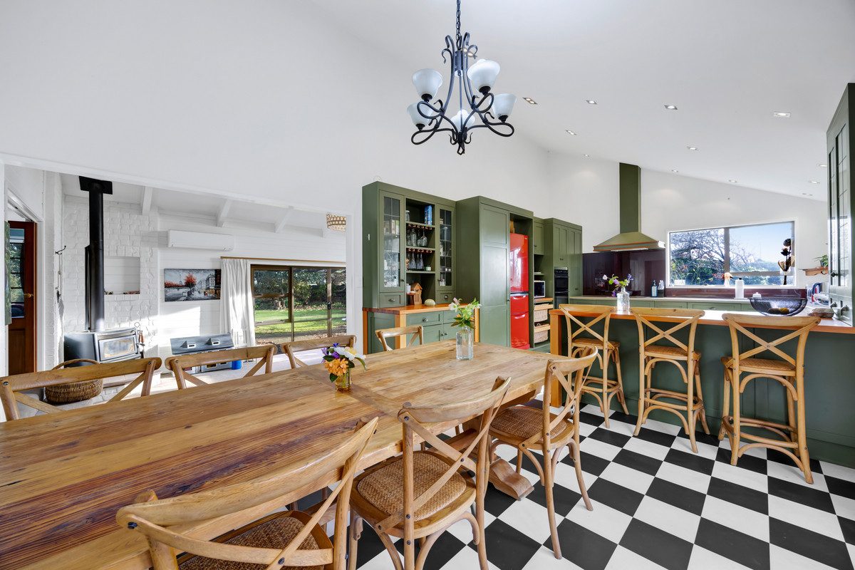 Escape to the Country – Space, Style & Serenity — slide 2
