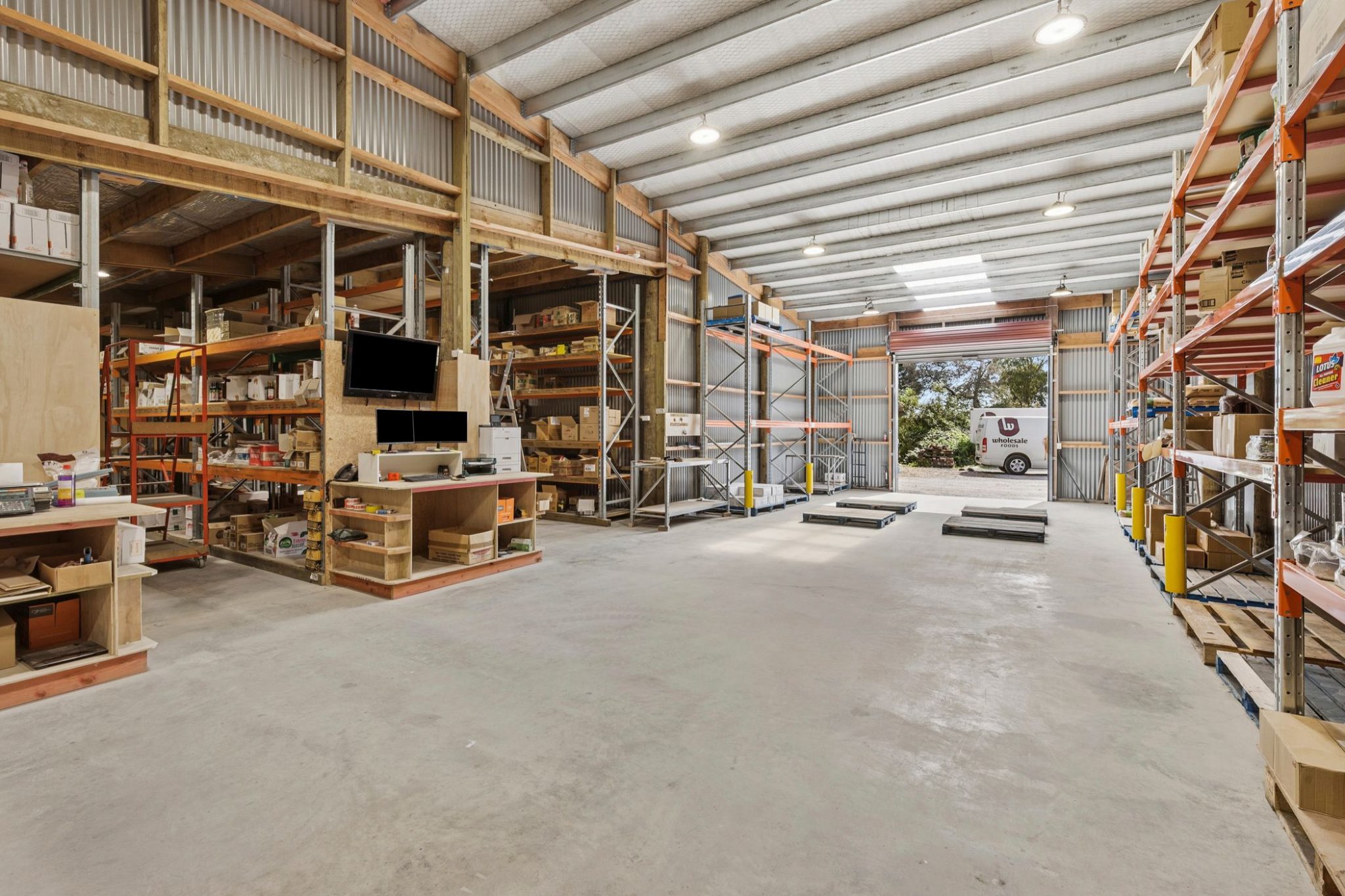 3 Dwellings & Warehouse on 4 Ha - Urgent Sale — slide 2