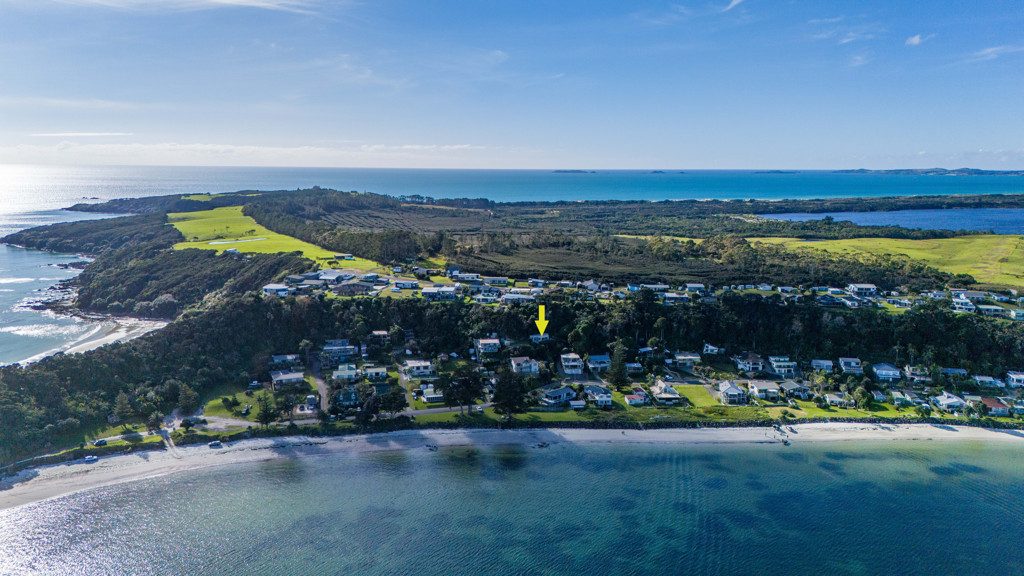 Elevated Coastal Elegance in Rangiputa — slide 2