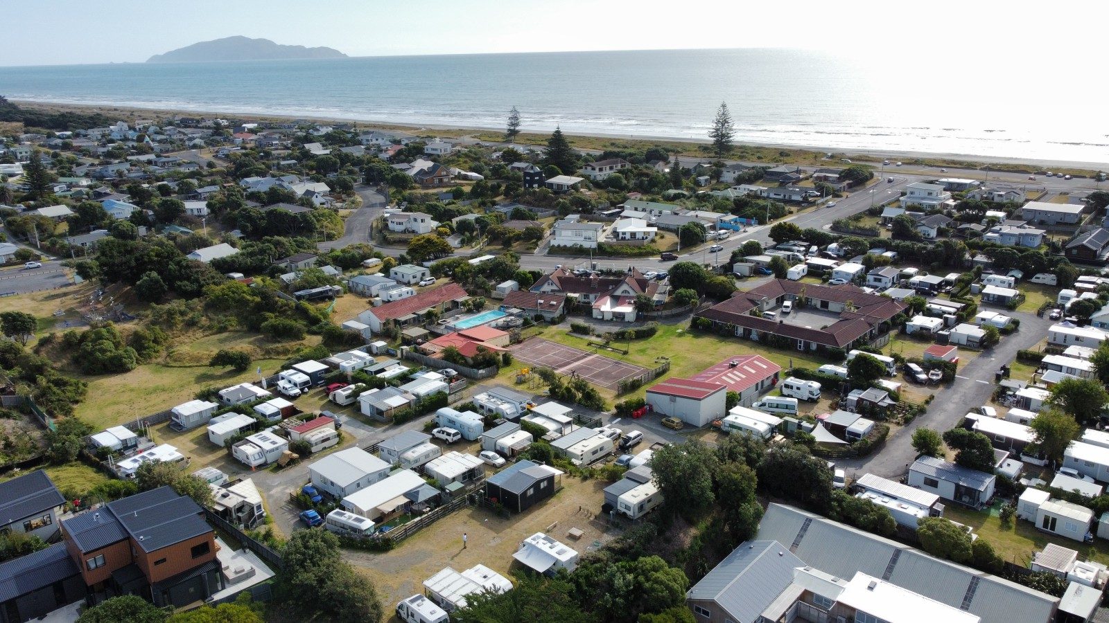 Caravan comfort by the coast — slide 12