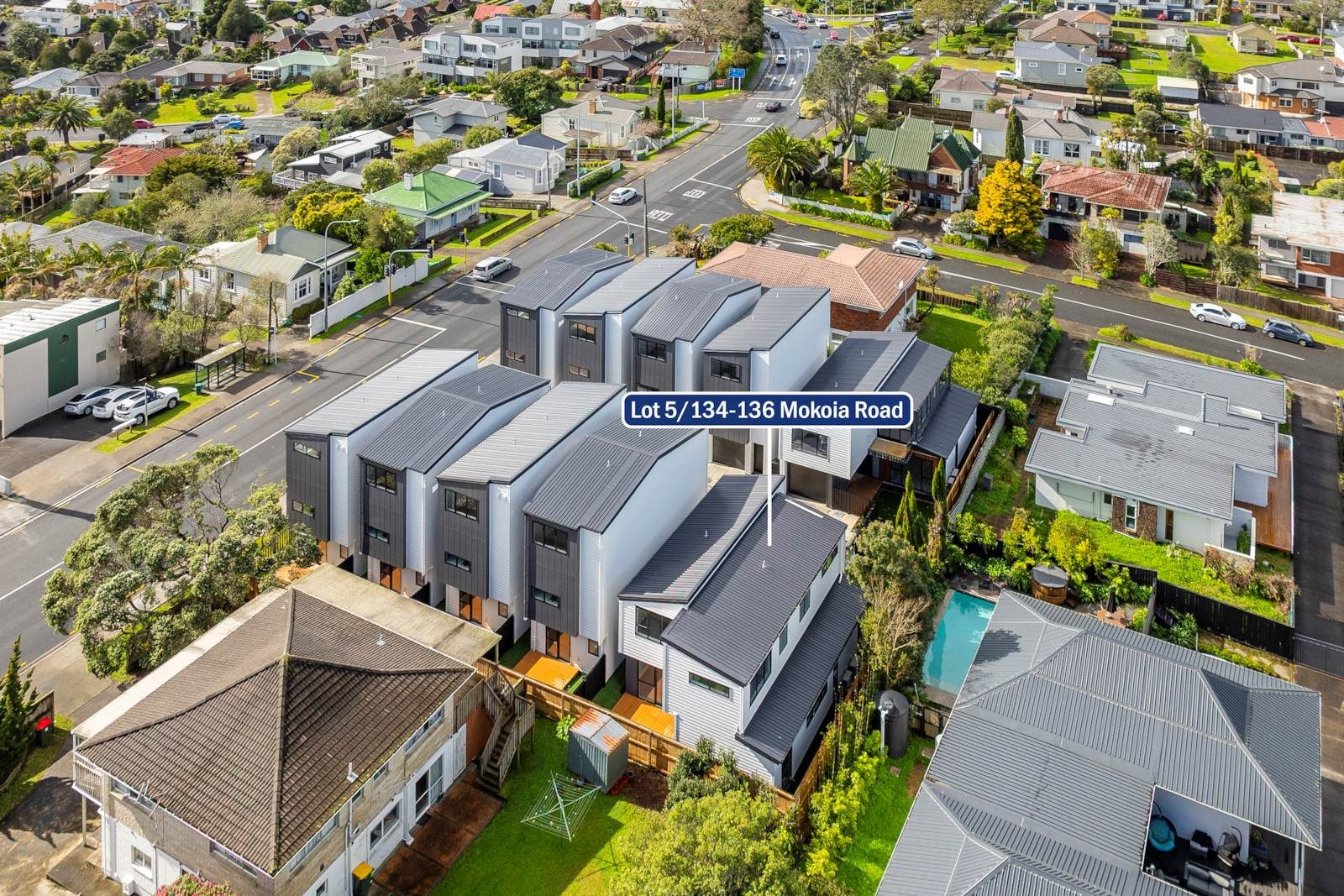 Sophisticated Living in Sought-After Chatswood — slide 16