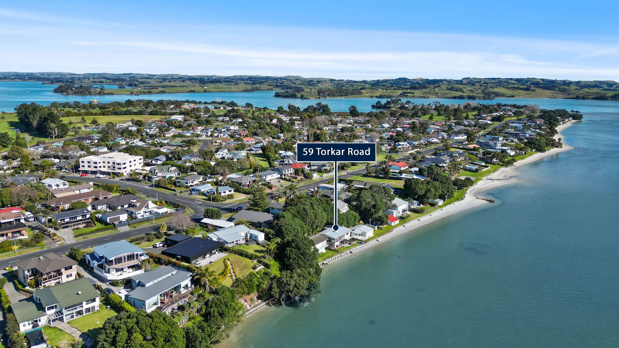 Stunning Kiwiana Beach Retreat - Paradise Awaits! — slide 26