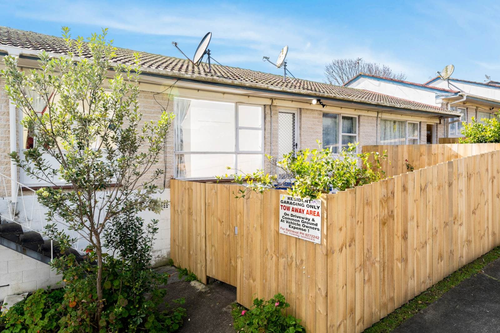 Sunny & Affordable Unit - Vendor Must Sell! — slide 2