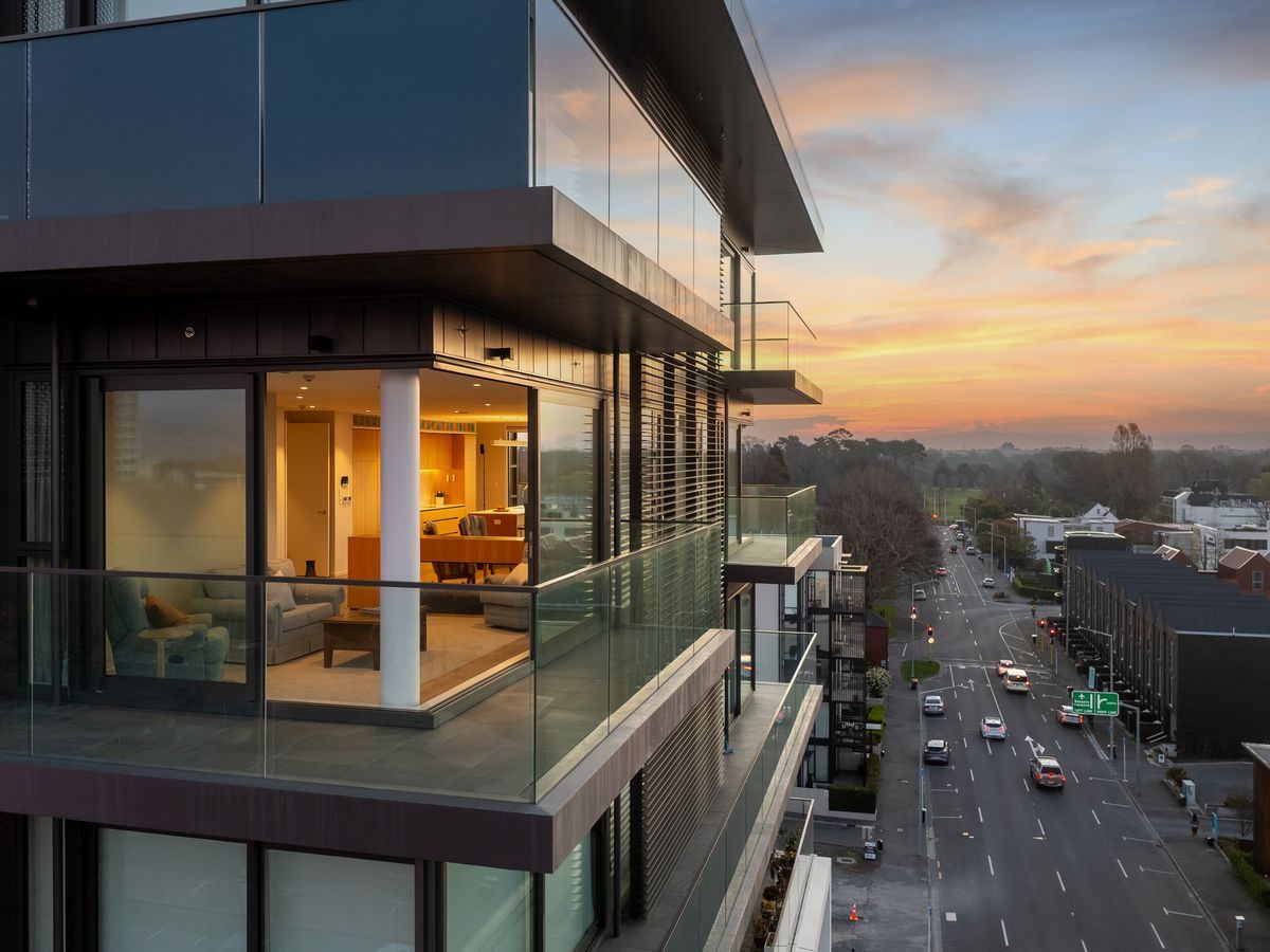 Skyline Sophistication - Sub Penthouse — slide 2