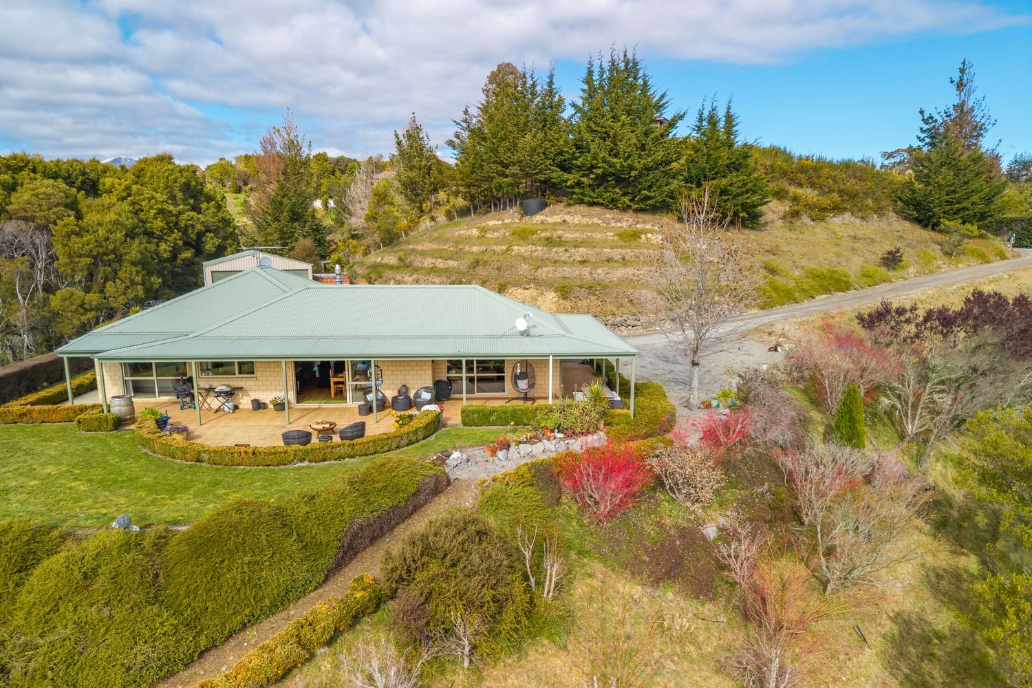 Escape to the country, 5 beds and a great shed! — slide 28