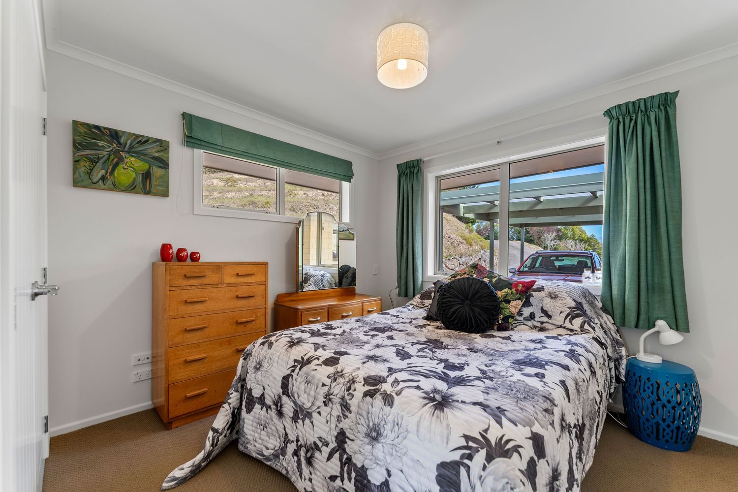 Escape to the country, 5 beds and a great shed! — slide 20