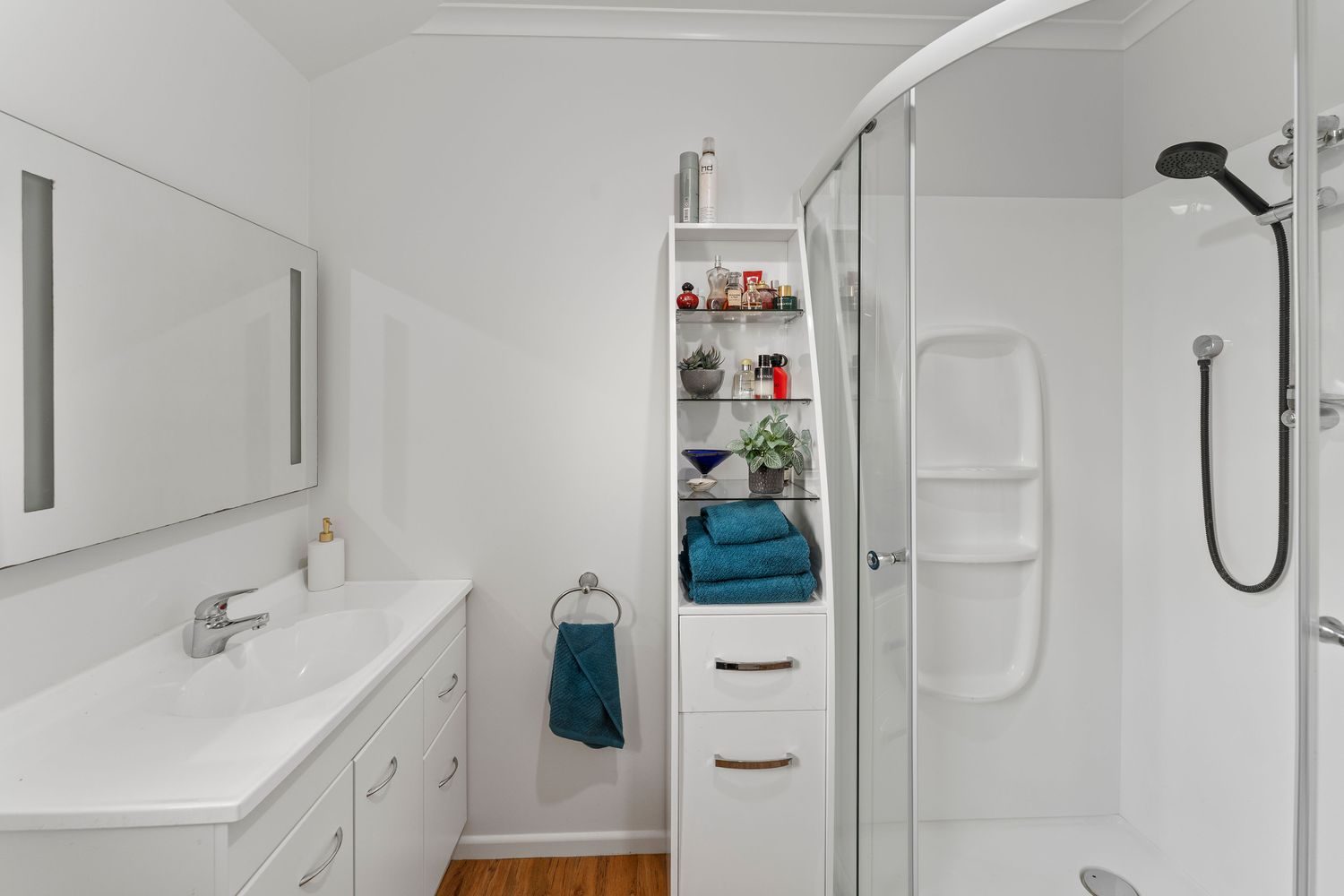 Escape to the country, 5 beds and a great shed! — slide 19