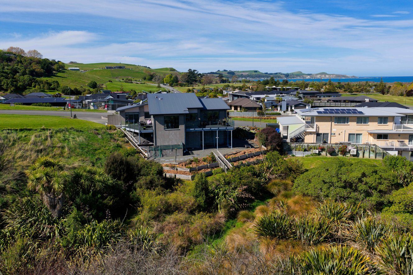 Luxurious Living with 360 Degree Views — slide 48