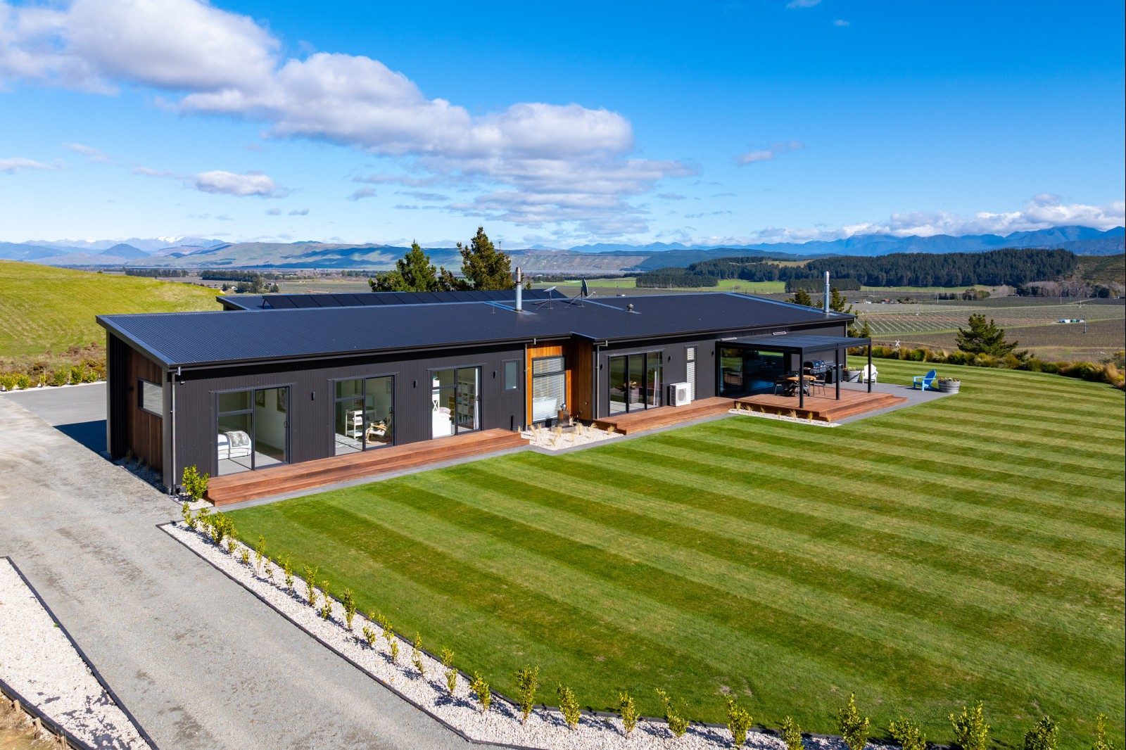 Marlborough lifestyle with outstanding views — slide 2