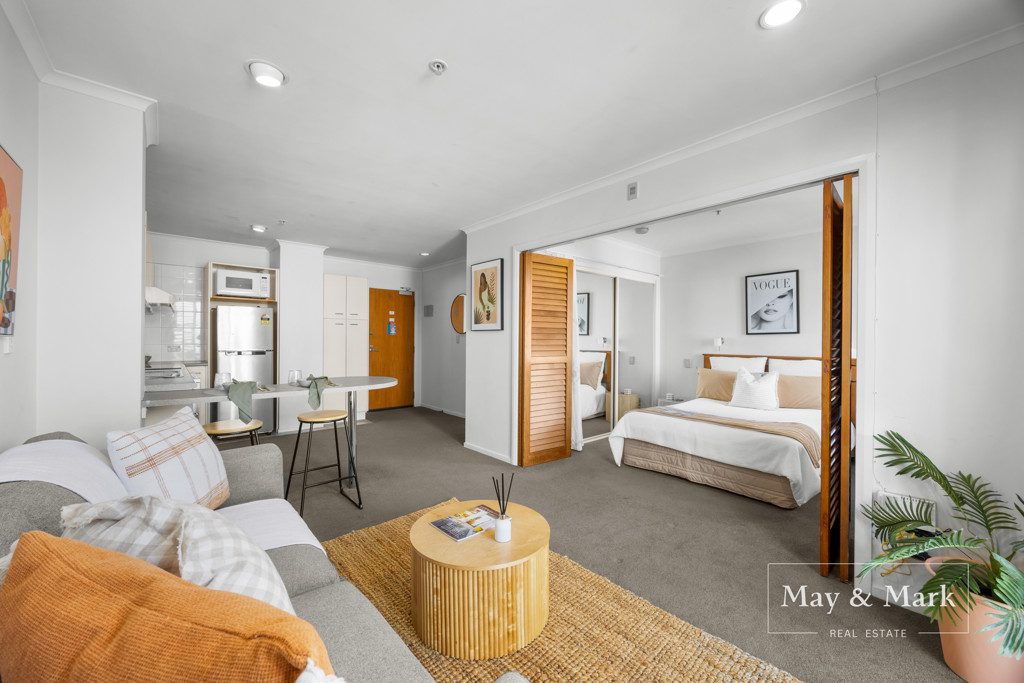 Unlock CBD Living with Views and Carpark — slide 1