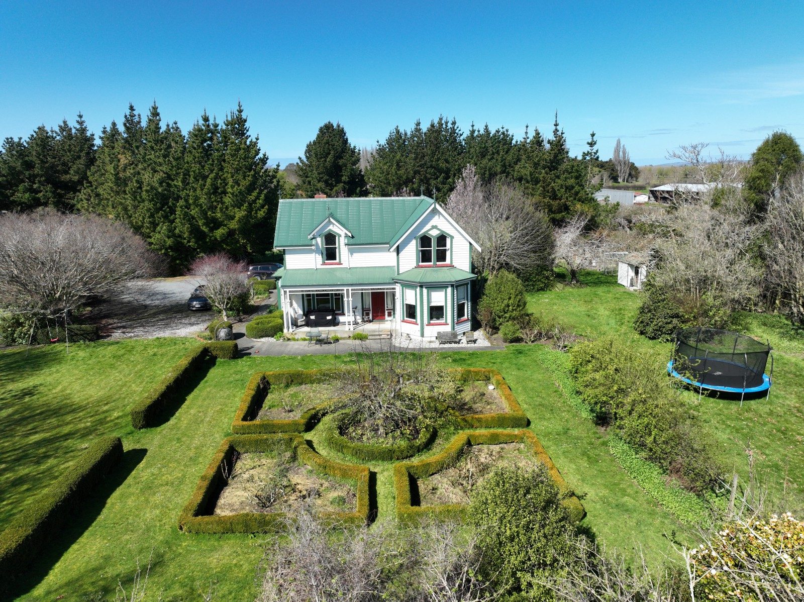 Charming Victorian Style Home and Quality Land — slide 1