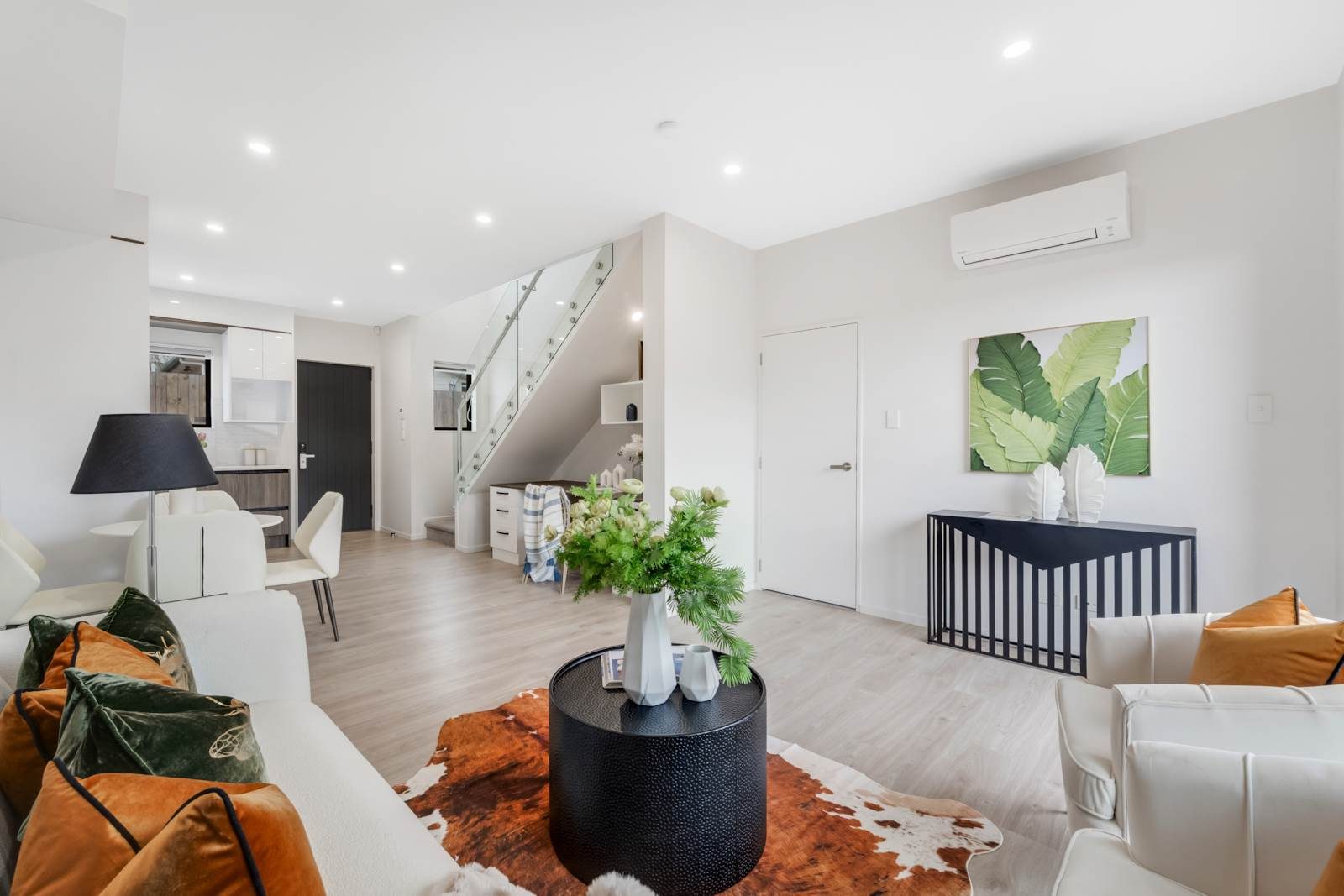Stylish Living in Central Howick — slide 2
