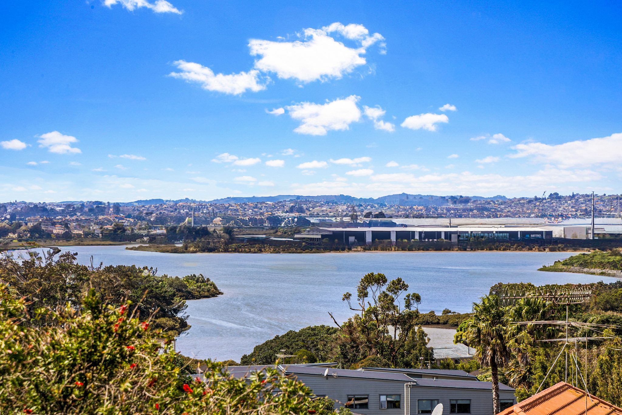 Over 1900m2 THAB, Urgent sale needed! — slide 1