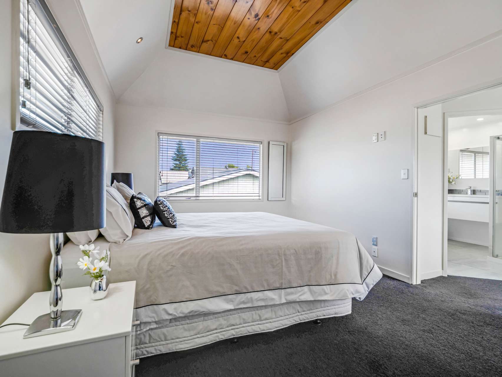 Spacious 120m2, Not Your Average Two-bedroom! — slide 14